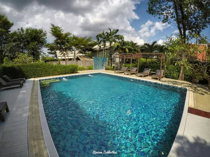 Tharaburi Resort : Swimming pool